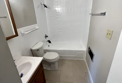 Bathroom wall tiles after restoration and reglazing service