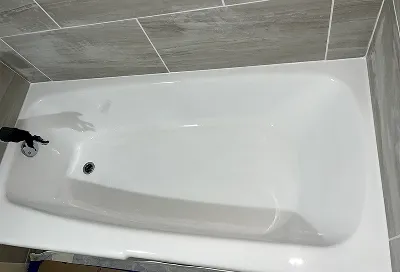 Refinished bathtub after reglazing looking clean and like new