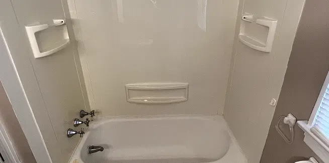 tub-reglazing-before