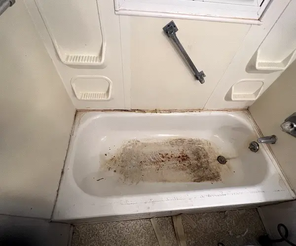 Professional bathtub reglazing services to repair most tub issues